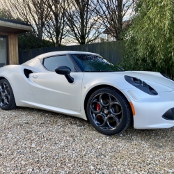 Alfa Romeo 4C Coupe Launch Edition 