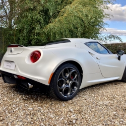 Alfa Romeo 4C Coupe Launch Edition 