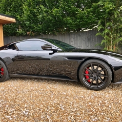 Aston Martin DB11