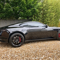 Aston Martin DB11