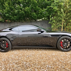 Aston Martin DB11