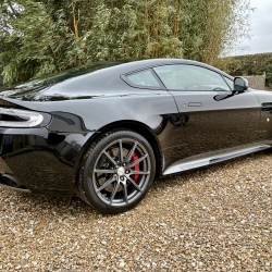 Aston Martin Vantage V12 S 