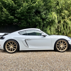 Porsche 718 Cayman GT4