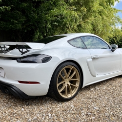 Porsche 718 Cayman GT4