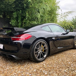 Porsche Cayman GT4